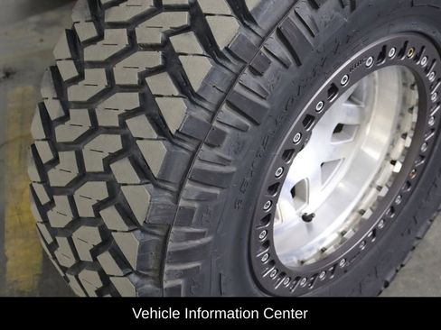 Used 2017 Jeep Wrangler Unlimited Sahara image 32