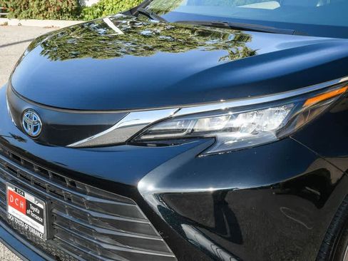 Used 2024 Toyota Sienna LE FWD image 5