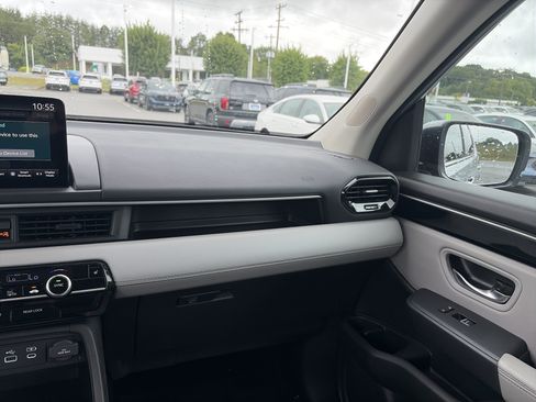 Certified 2025 Honda Pilot EX-L image 30