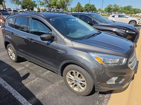 Used 2018 Ford Escape SE AWD/4WD image 2
