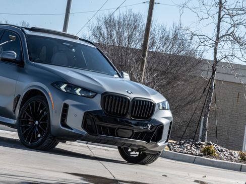 Certified 2025 BMW X5 xDrive40i w/ Executive Package image 5