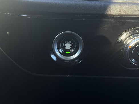 Used 2023 GMC Sierra 1500 SLE image 16