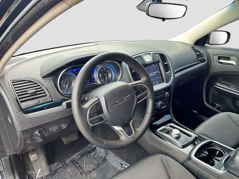 Used 2023 Chrysler 300 Touring RWD image 9