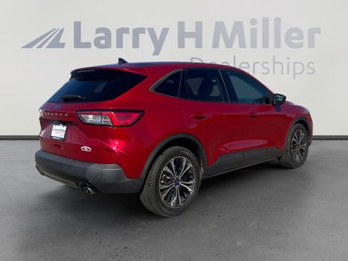 Used 2021 Ford Escape SE w/ SE Sport Appearance Package image 5