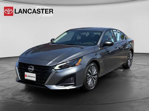 Used 2025 Nissan Altima 2.5 SV FWD image 3