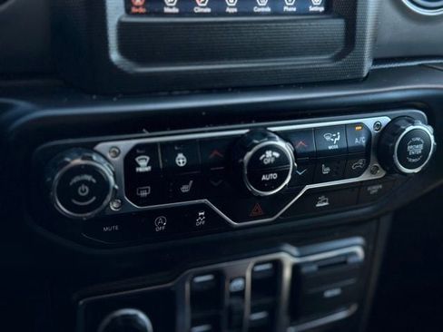 Used 2022 Jeep Wrangler Unlimited Sport AWD/4WD image 15
