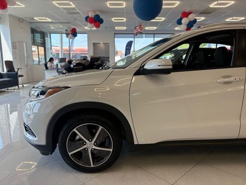 Used 2022 Honda HR-V EX image 6