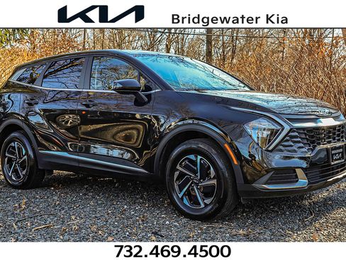 Used 2023 Kia Sportage LX image 1