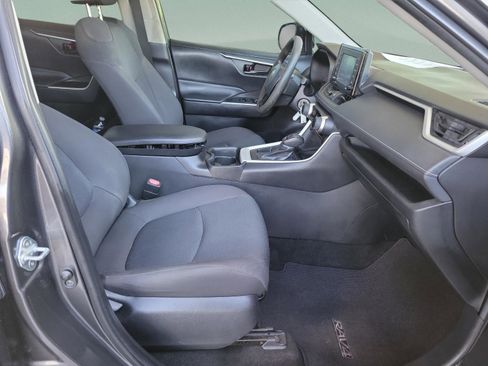 Used 2021 Toyota RAV4 LE image 19