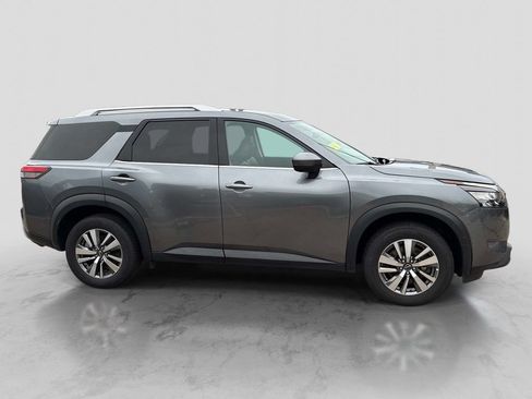 Certified 2025 Nissan Pathfinder SL AWD/4WD image 8