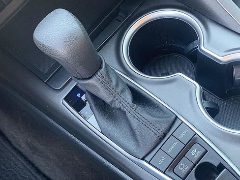 Certified 2022 Toyota Camry LE FWD image 16