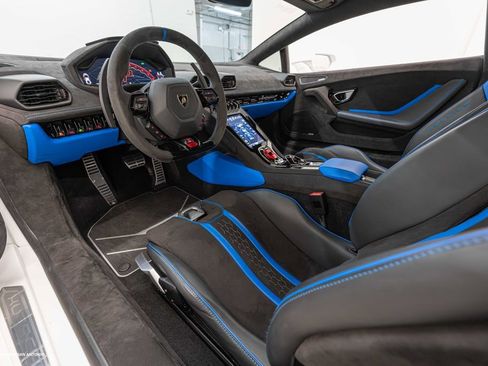 Used 2024 Lamborghini Huracan Tecnica RWD image 40