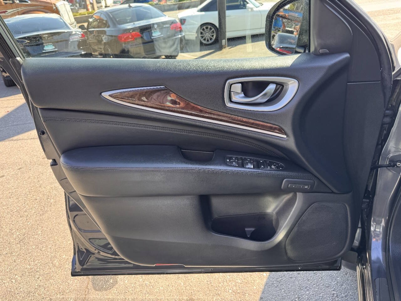 Used 2013 INFINITI JX35 AWD w/ Premium Pkg image 27