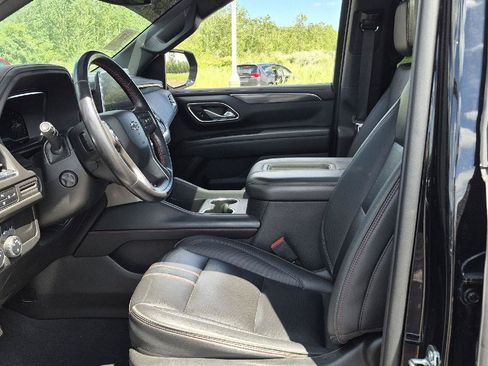 Used 2022 Chevrolet Suburban RST w/ Luxury Package AWD/4WD image 6