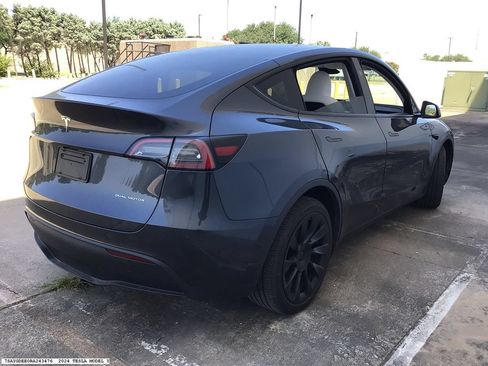 Used 2024 Tesla Model Y Long Range AWD/4WD image 4