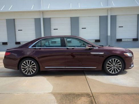 Used 2017 Lincoln Continental Select FWD image 4