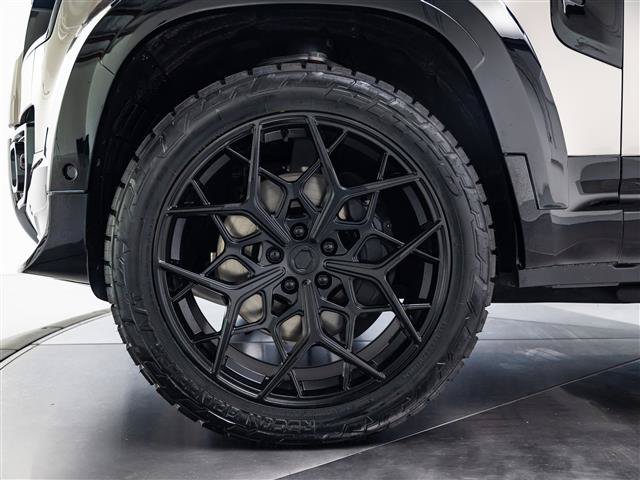 New 2026 Land Rover Defender 110 X-Dynamic SE AWD/4WD image 14