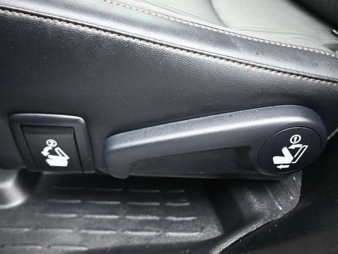 Used 2019 Toyota Highlander Plus AWD/4WD image 31