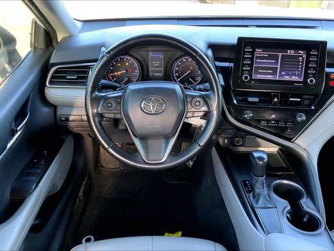 Used 2021 Toyota Camry SE image 4