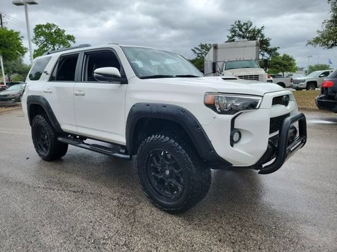 Used 2019 Toyota 4Runner TRD Off-Road Premium image 3