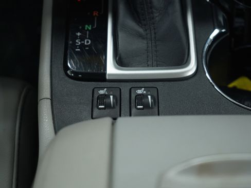 Used 2019 Toyota Highlander XLE image 22