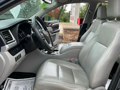 Used 2015 Toyota Highlander XLE AWD/4WD image 17