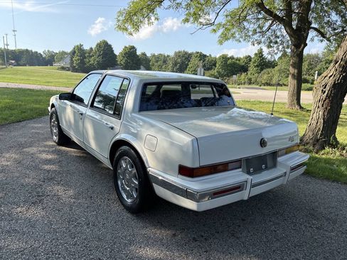 Used 1989 Cadillac Seville FWD image 3