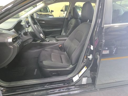 Used 2025 Nissan Altima 2.5 SV FWD image 3