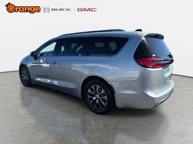 Used 2023 Chrysler Pacifica Pinnacle FWD image 6