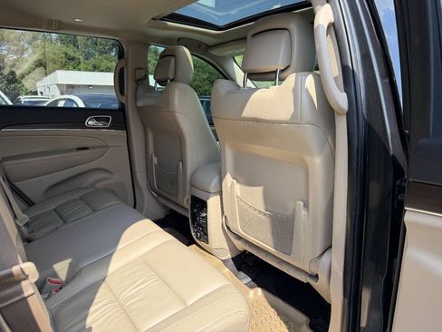 Used 2016 Jeep Grand Cherokee Limited AWD/4WD image 14