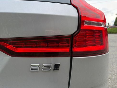 Used 2025 Volvo V60 B5 Cross Country Plus AWD/4WD image 11
