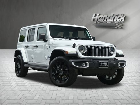 Used 2025 Jeep Wrangler Unlimited Sahara AWD/4WD image 2