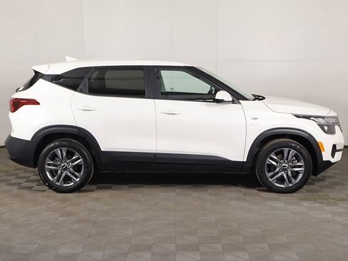 Used 2023 Kia Seltos LX image 16