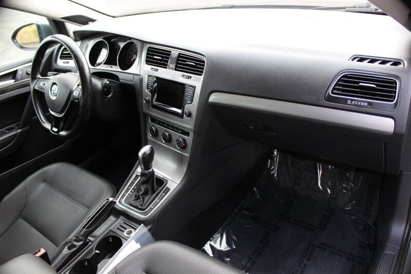 Used 2015 Volkswagen Golf TDI S FWD image 17