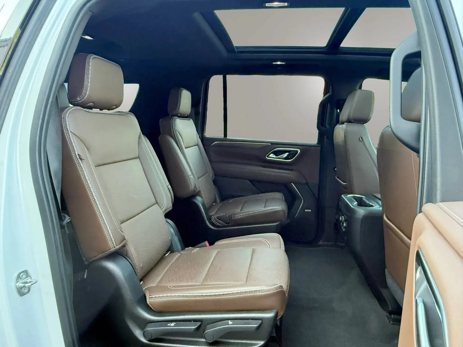Used 2021 Chevrolet Suburban High Country w/ Premium Package AWD/4WD image 26
