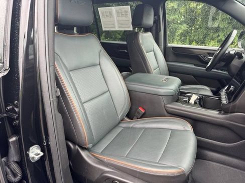 Used 2025 GMC Yukon XL AT4 AWD/4WD image 25
