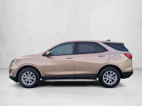 Used 2019 Chevrolet Equinox LS w/ LS Convenience Package image 8