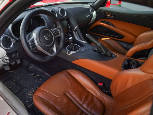 Used 2017 Dodge Viper GTS image 2