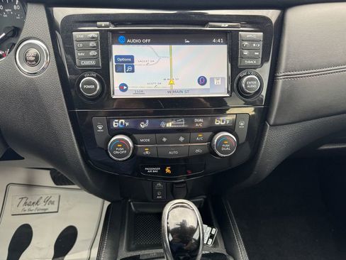 Used 2017 Nissan Rogue SL AWD/4WD image 29