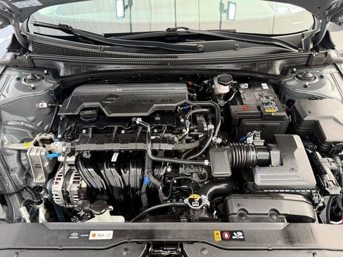 Used 2025 Hyundai Elantra Limited FWD image 9