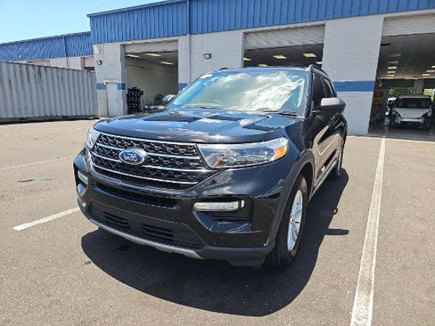 Used 2024 Ford Explorer XLT w/ Equipment Group 202A RWD image 3