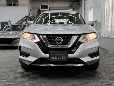 Used 2017 Nissan Rogue S image 2