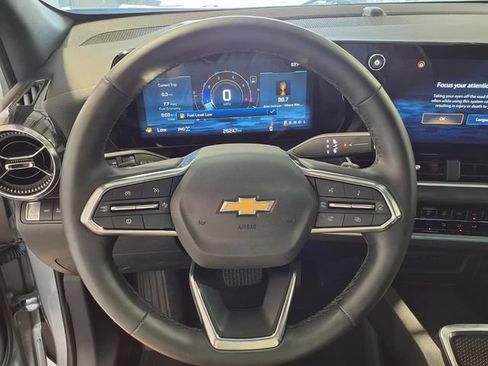 Used 2026 Chevrolet Equinox LT AWD/4WD image 9