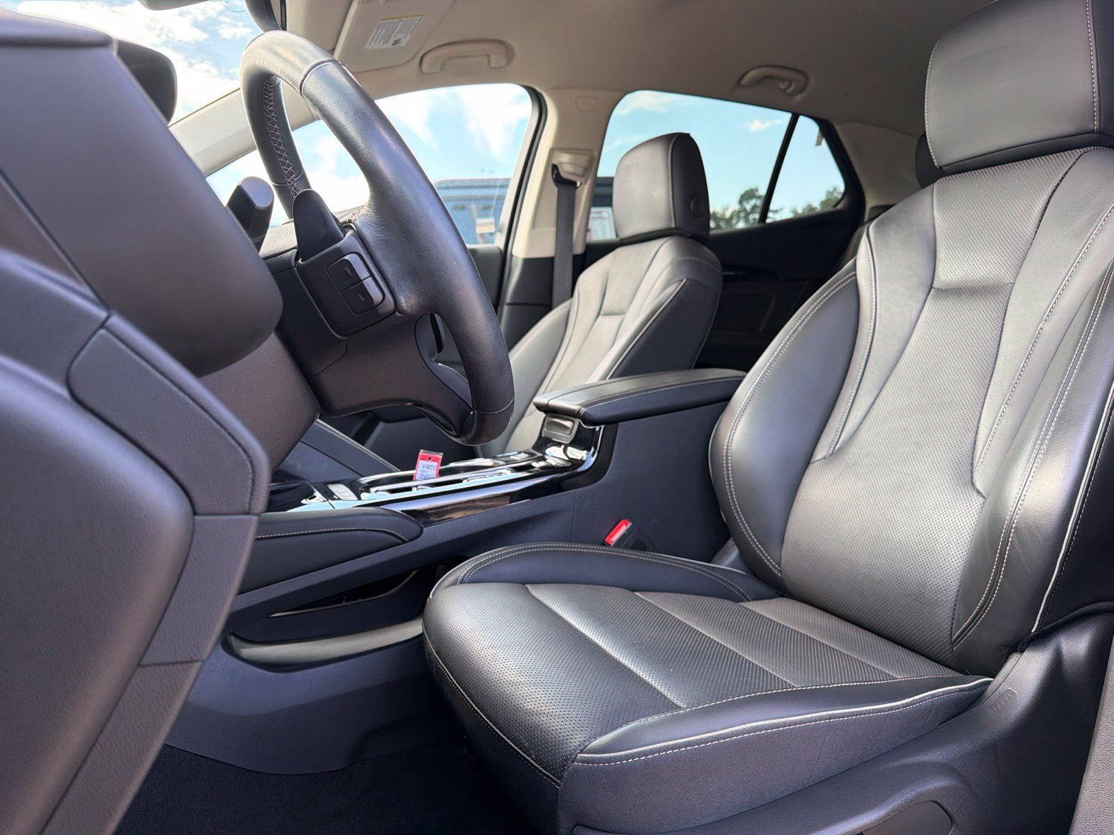 Used 2023 Buick Envision Essence AWD/4WD image 8