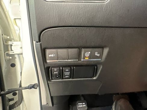 Used 2017 INFINITI QX80 4WD w/ Driver Assistance Package image 12