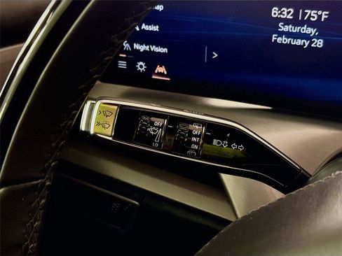 Used 2026 Cadillac Vistiq Platinum w/ LPO, Floor Liner Package image 5