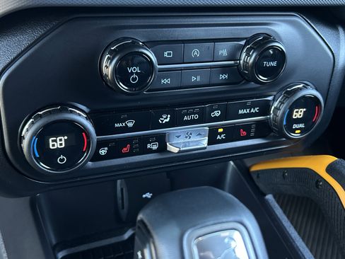 Used 2024 Ford Bronco Badlands image 26