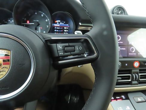 Certified 2025 Porsche Macan AWD/4WD image 15