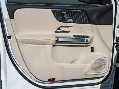 Used 2025 Mercedes-Benz GLB 250 GLB 250 image 20