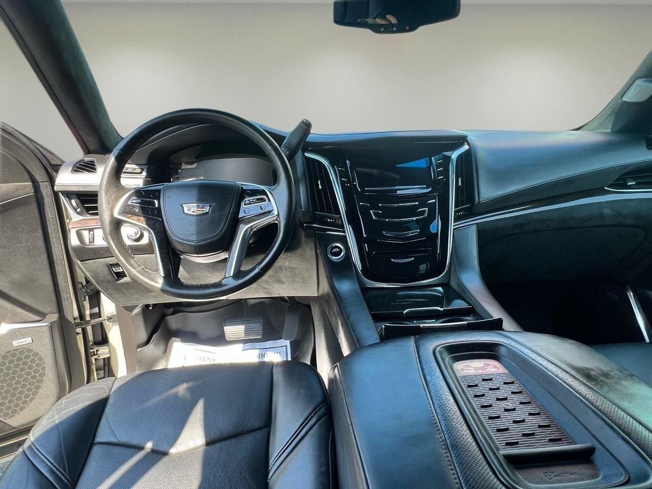 Used 2015 Cadillac Escalade Platinum AWD/4WD image 17